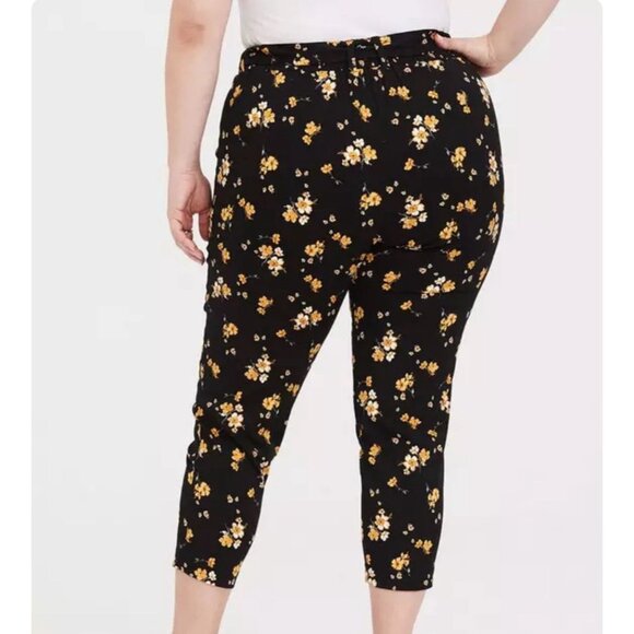 Torrid Black Floral Challis Tie Front Tapered Pant Women Plus Size 1X Cropped - Picture 11 of 11
